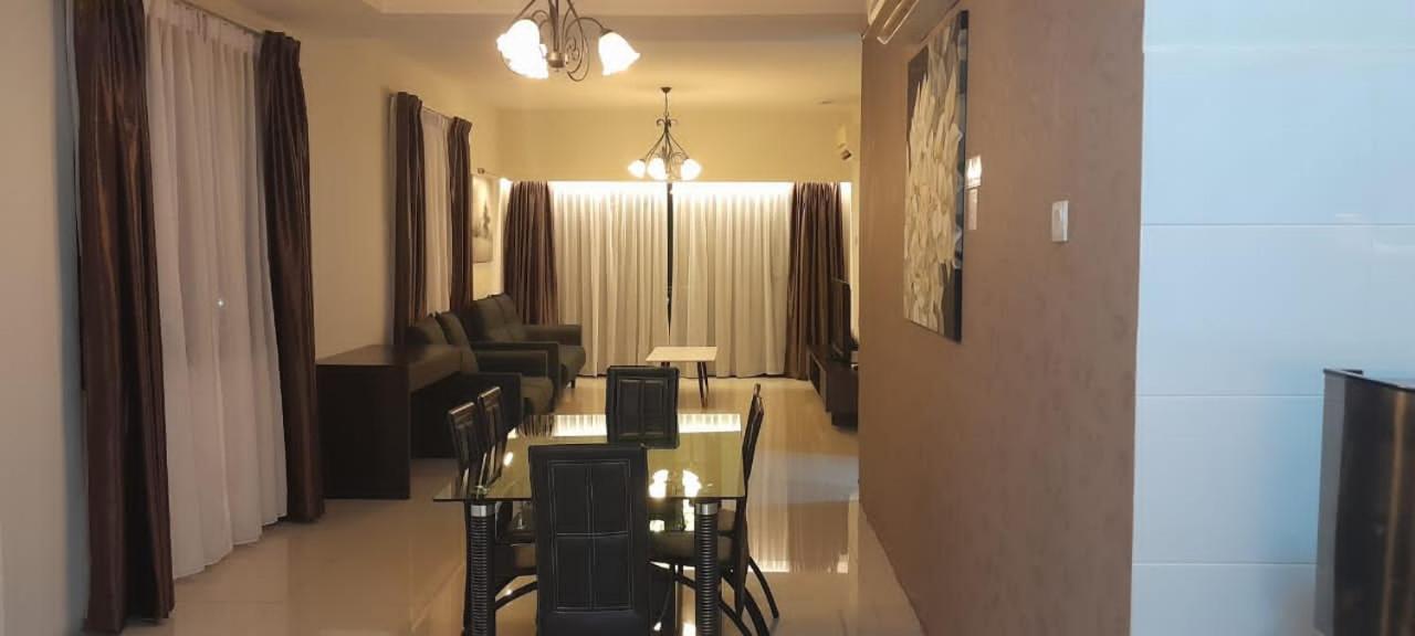 K. Riverfront Apartment Ipoh Extérieur photo