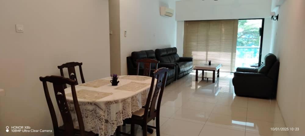 K. Riverfront Apartment Ipoh Chambre photo