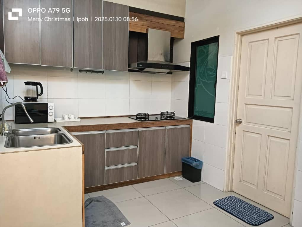 K. Riverfront Apartment Ipoh Chambre photo